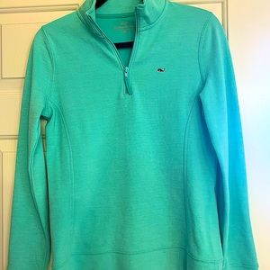 Vineyard Vines quarter zip. Excellent condition.